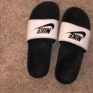 Nike slides women’s size 8